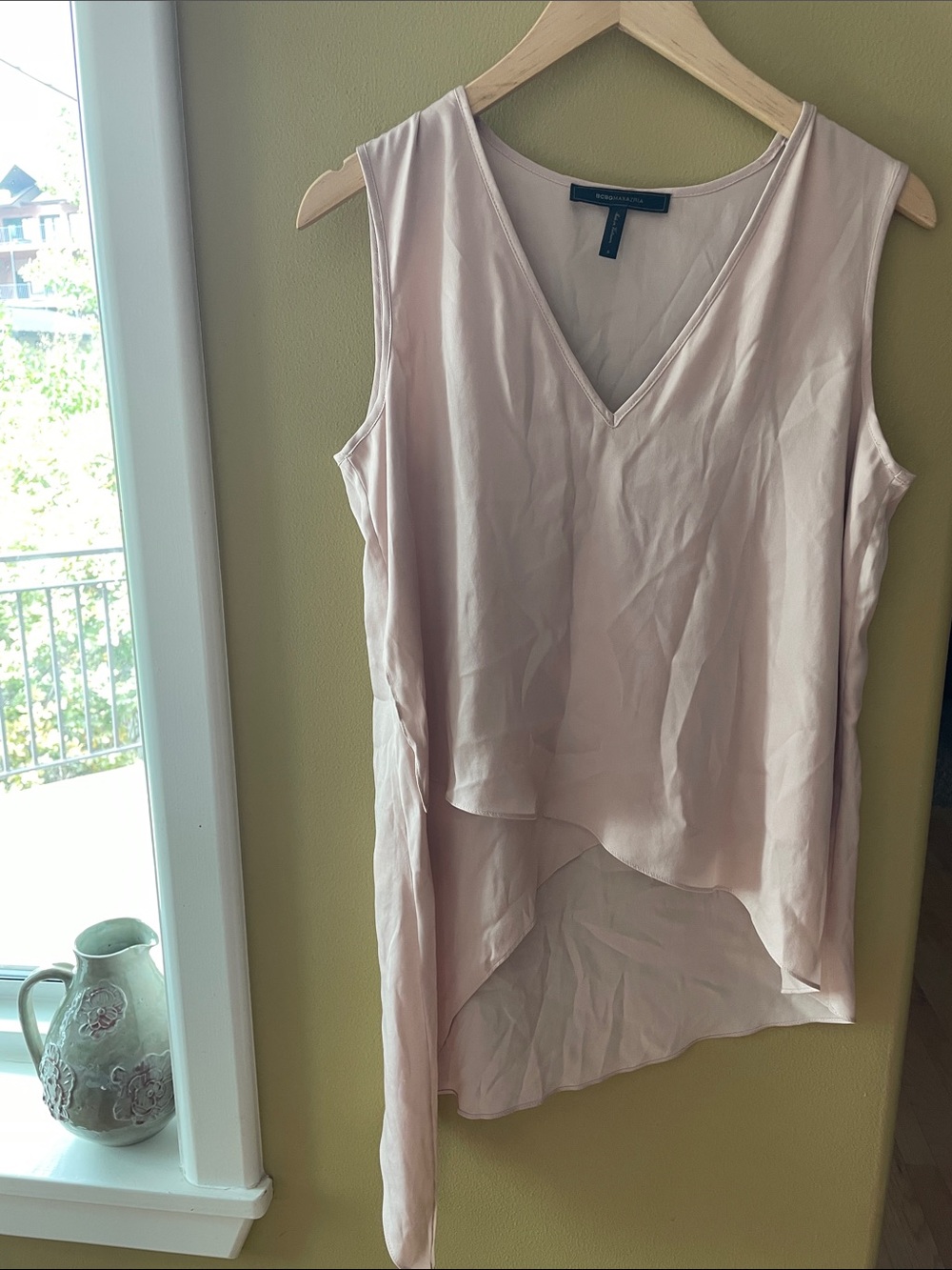 NWOT BCBGMAXAZRIA Pale Pink V-Neck Sleeveless Draped Asymmetrical Camisole